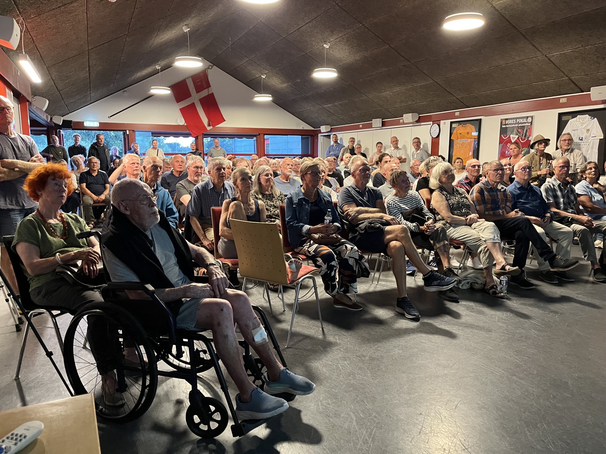 Der var fuldt hus da borgergruppen ”Ren natur på Ny Allerødgårds Jorde” inviterede til deres første borgermøde.
